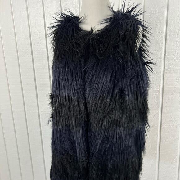 Romeo & Juliet Women Sleeveless Fuzzy Faux Fur Vest Jacket Grunge Black Small - Picture 4 of 8